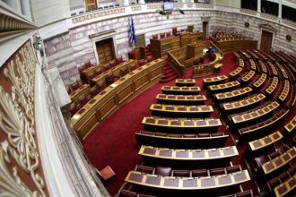 “Αξιωματική αντιπολίτευση” για πρώτη φορά στη Βουλή οι ανεξάρτητοι μετά τη διάλυση της ΝΕΑΡ – «Καραμπόλες» και ανακατατάξεις