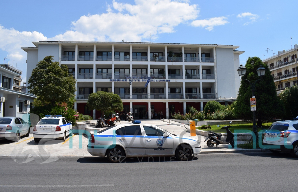 Αποχώρησαν από το Διοικητήριο τα μέλη της Επιτροπής κατά της καύσης, εξετάζοντας παρέμβαση το βράδυ στην παραλία, στην τελετή έναρξης του πανευρωπαϊκού μπάσκετ