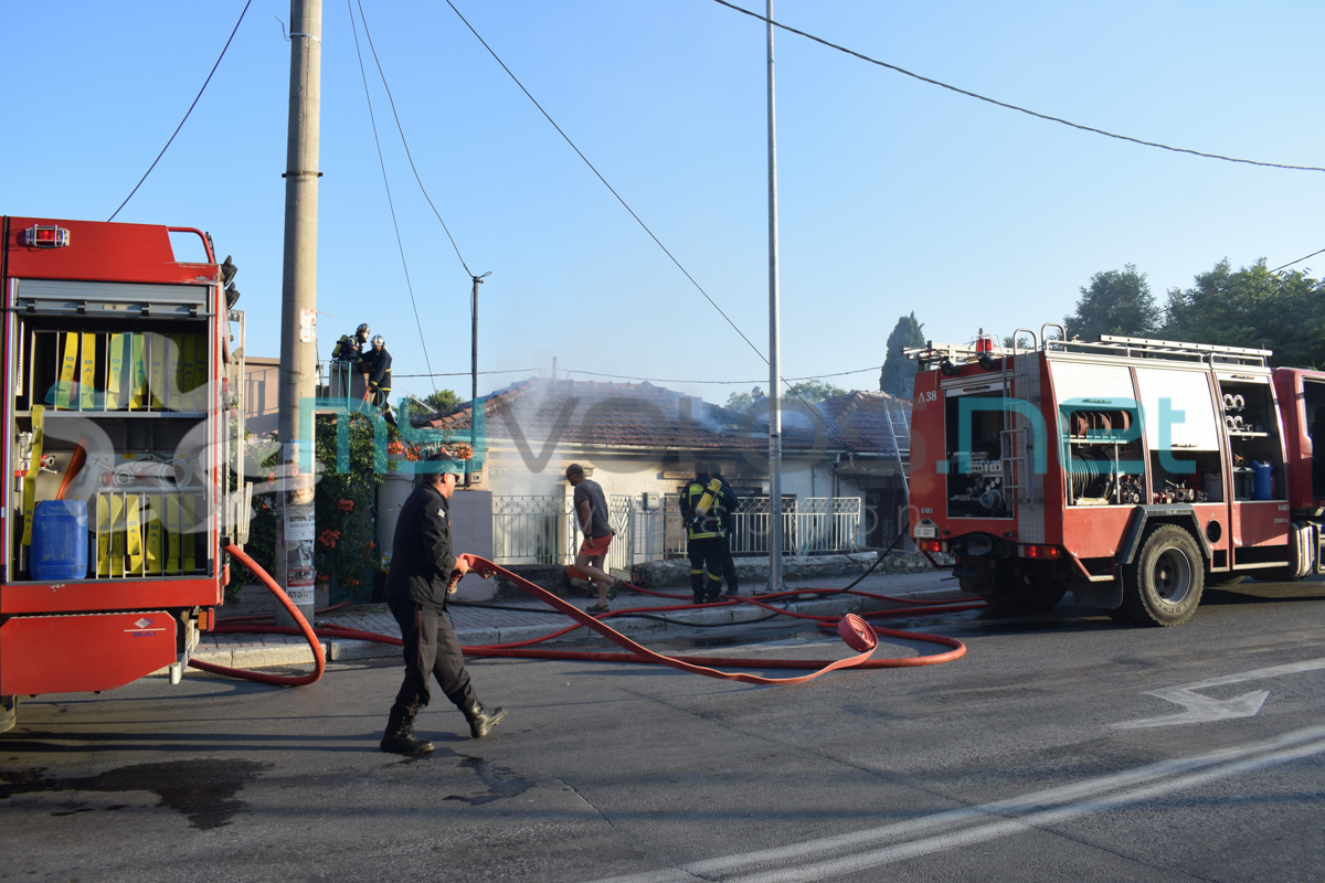 Καταστροφική φωτιά σε μονοκατοικία στον Άναυρο (εικόνες & video)