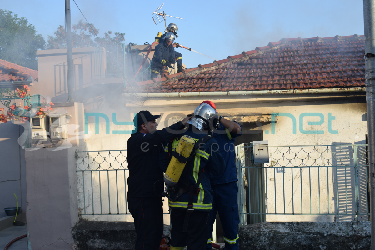 Καταστροφική φωτιά σε μονοκατοικία στον Άναυρο (εικόνες & video)