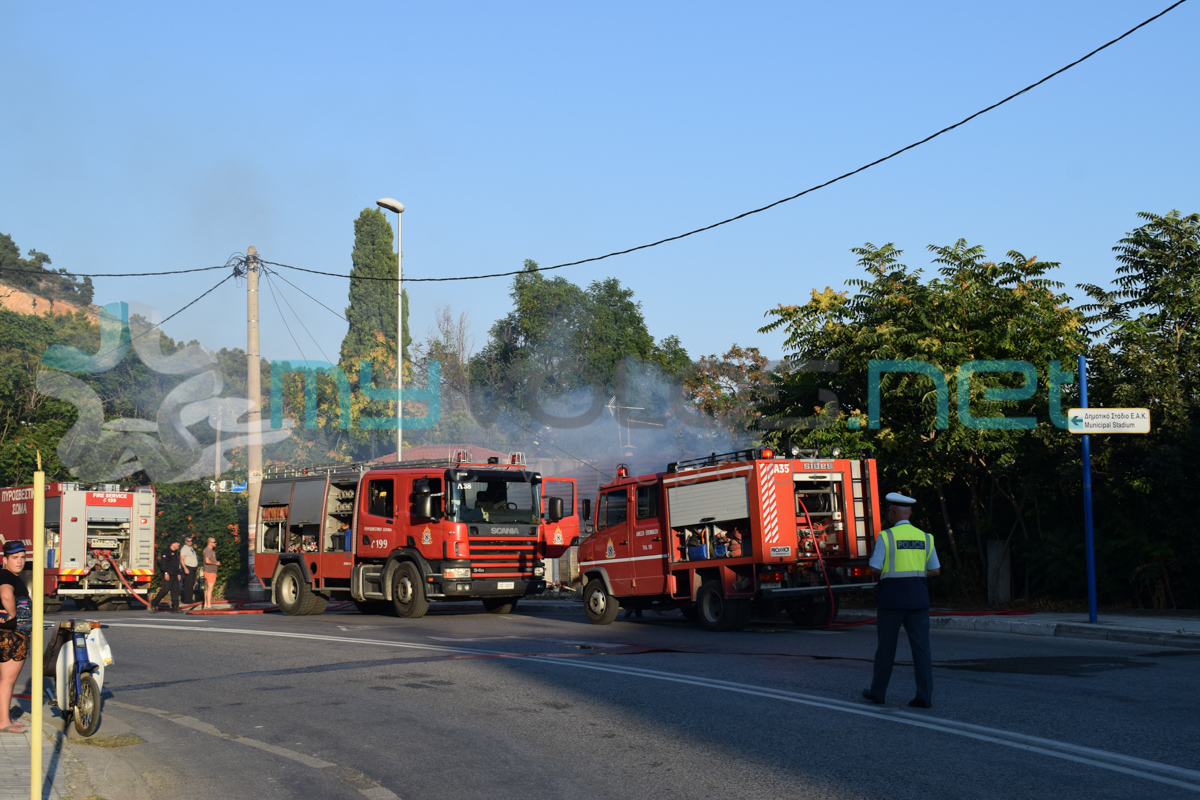 Καταστροφική φωτιά σε μονοκατοικία στον Άναυρο (εικόνες & video)