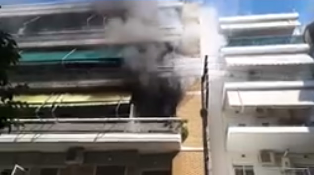 Φωτιά σε διαμέρισμα στον Αγ. Κωνσταντίνο (εικόνες & video)