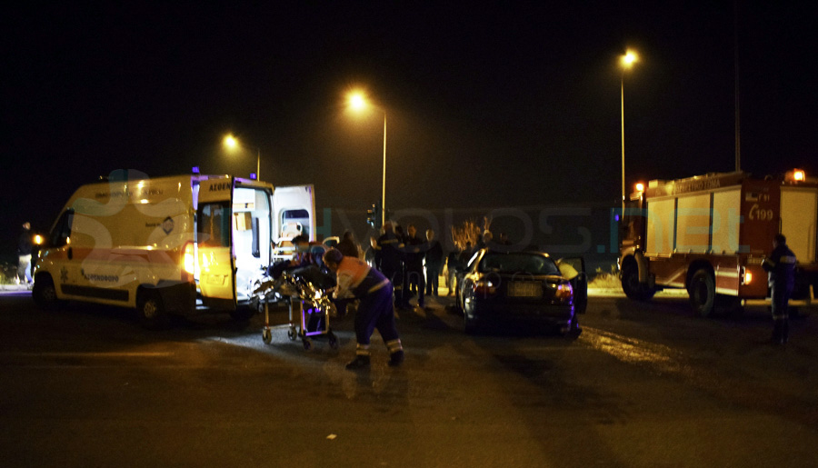 Δύο τραυματίες σε σφοδρή σύγκρουση οχημάτων στον Περιφερειακό Βόλου (εικόνες)