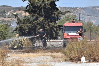 Φωτιά σε οικόπεδο στις Αλυκές Βόλου για καύση υπολειμμάτων φυτικής βλάστησης παρά την απαγόρευση λόγω αντιπυρικής περιόδου