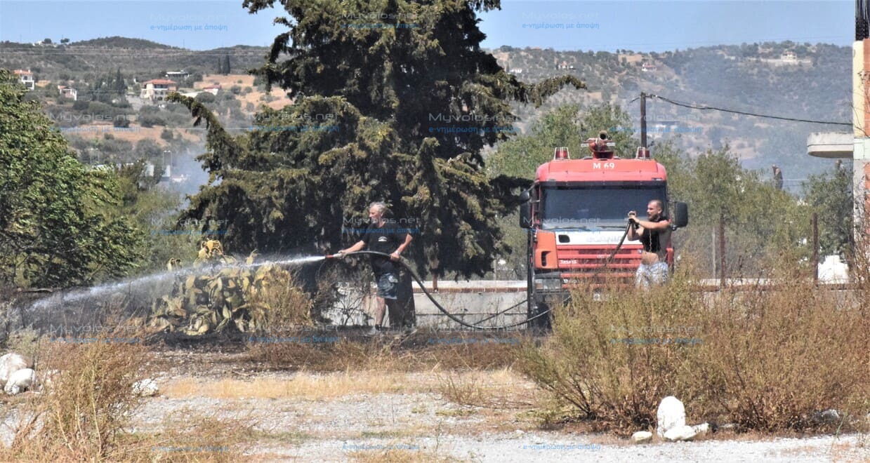 Φωτιά σε οικόπεδο στις Αλυκές Βόλου για καύση υπολειμμάτων φυτικής βλάστησης παρά την απαγόρευση λόγω αντιπυρικής περιόδου