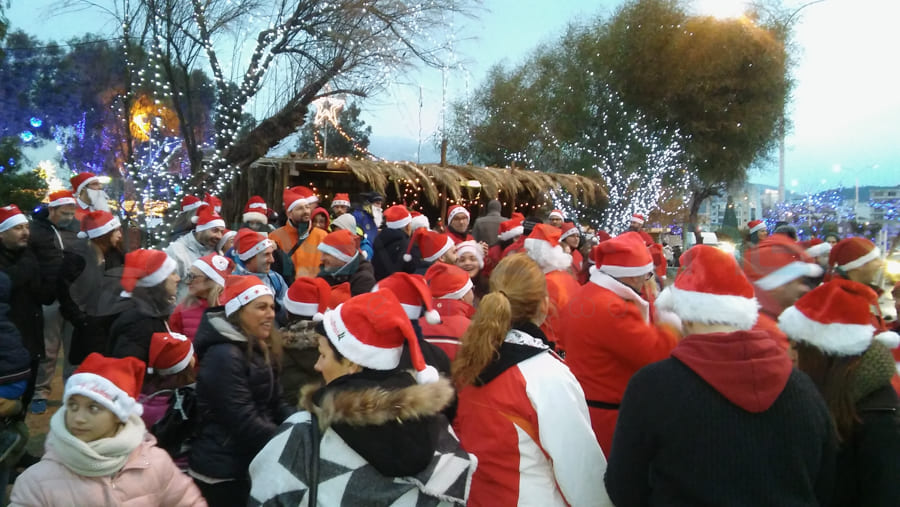 Χριστουγεννιάτικη δρομική εκδήλωση 8ο VolosSantaRun σε γιορτινή διαδρομή ακόμα και βαδίζοντας