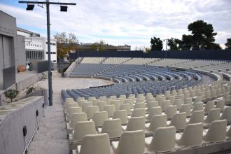 Αρίθμηση των καθισμάτων στο θερινό θέατρο Βόλου ζητά σύμβουλος μειοψηφίας “για να μην υποβαθμίζεται η πολιτιστική εμπειρία και η εικόνας της πόλης”