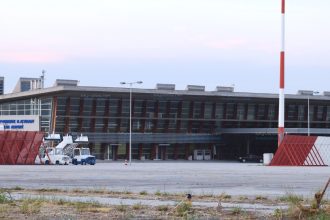 Υποδοχή της πρώτης πτήσης της χρονιάς από Γερμανία (Ντίσελντορφ) στο αεροδρόμιο Νέας Αγχιάλου