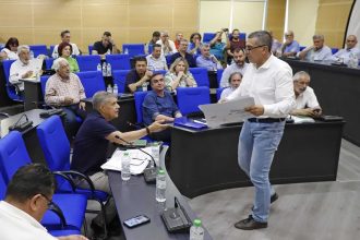Αγοραστός σε Κουρέτα: «Ψεύδεστε για τους γερανούς στο Κουλούρι – 100 έως 200 €/ώρα και όχι 400 € όπως λέτε» 