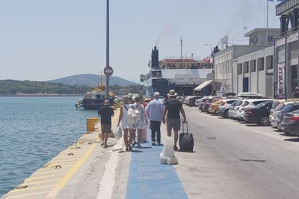 «Πολυτέλεια» οι διακοπές για τους μισούς Έλληνες – Βασίζονται σε εξοχικά και voucher