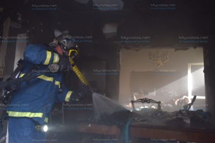 Υπό πλήρη έλεγχο η φωτιά σε εγκαταλειμμένο κτίριο στην οδό Κανάρη με 28ης Οκτωβρίου στον Βόλο