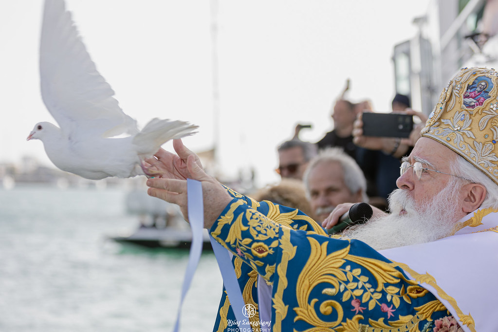 Δημητριάδος Ιγνάτιος στα Θεοφάνεια: Να δώσουμε τον καλύτερό μας εαυτό για να κρατήσουμε ενωμένες τις οικογένειές μας (εικόνες)