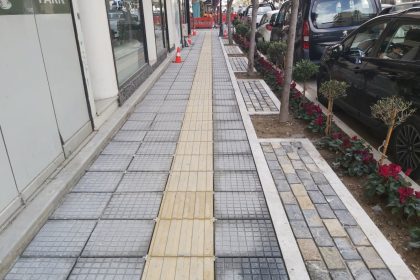 «Συμμαχία για τον Βόλο»: Κίνδυνος να πληρωθούν διπλά από τους δημότες τα πεζοδρόμια της Δημητριάδος