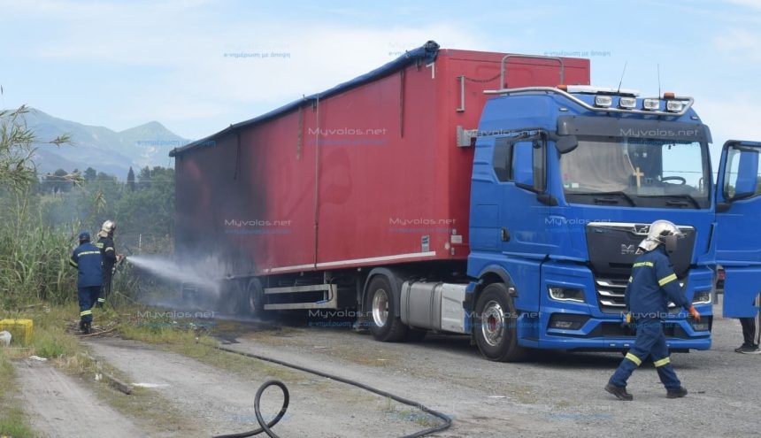 Φωτιά σε νταλίκα σε χώρο στάθμευσης βαρέων οχημάτων στα Αϊβαλιώτικα αντιμετώπισε άμεσα η Πυροσβεστική Βόλου (pics & vid)