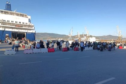 Σε εξέλιξη η έξοδος των εκδρομέων του Αγίου Πνεύματος: Αυξημένη κίνηση στο λιμάνι του Βόλου