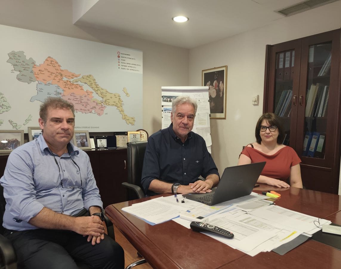 Τρεις ιατροί με μπλοκάκι στο Κέντρο Υγείας Βόλου