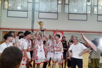Πανηγυρισμοί για την άνοδο της ανδρικής ομάδας μπάσκετ του Ολυμπιακού Βόλου στη National League 2