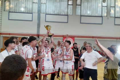 Πανηγυρισμοί για την άνοδο της ανδρικής ομάδας μπάσκετ του Ολυμπιακού Βόλου στη National League 2