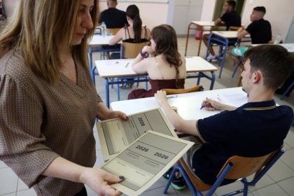 Πανελλήνιες 2026: Αυτά είναι τα θέματα στην Ιστορία, τη Φυσική και την Οικονομία στα ΓΕΛ