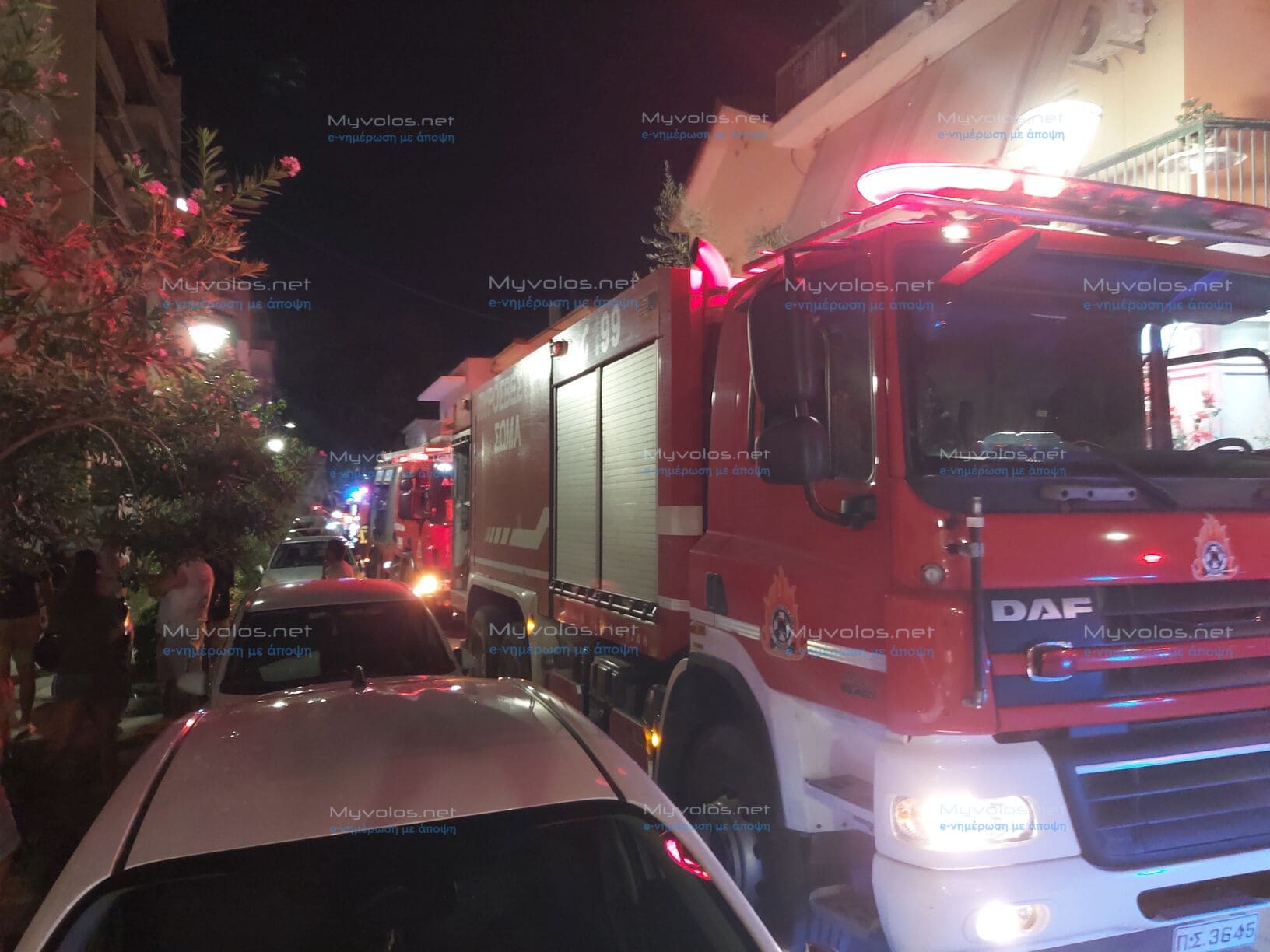 Νεκρός άντρας ηλικίας περίπου 65 ετών σε σπίτι στο κέντρο του Βόλου (Μακρινίτσης-Γαζή) μετά από φωτιά (pics & vid)
