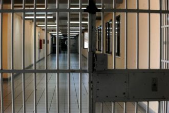 Αυξήθηκε στα 30 έτη από τα 25 η πραγματική έκτιση ποινής των ισοβίων – Ψηφίστηκε η τροπολογία