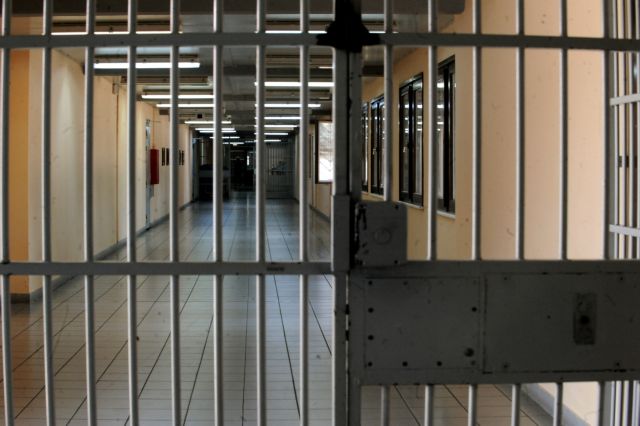 Αυξήθηκε στα 30 έτη από τα 25 η πραγματική έκτιση ποινής των ισοβίων – Ψηφίστηκε η τροπολογία