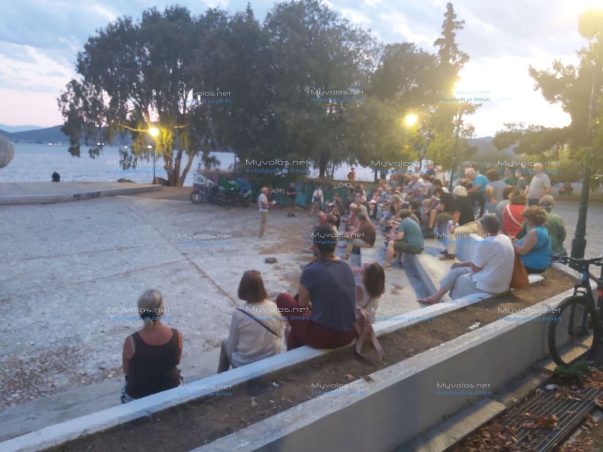 Συλλαλητήριο κατά της καύσης σκουπιδιών, προσφυγή στο ΣτΕ, μπλοκάρισμα σε πλοία στις εγκαταστάσεις της ΑΓΕΤ αποφασίστηκαν σε συνέλευση πολιτών στον Βόλο (εικόνες)
