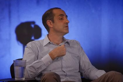 O Γρηγόρης Δημητριάδης μιλά στον Θανάση Λάλα για όλα: Την πολιτική διαδρομή του, τη θητεία στο Μαξίμου, τις κόντρες με επιχειρηματίες
