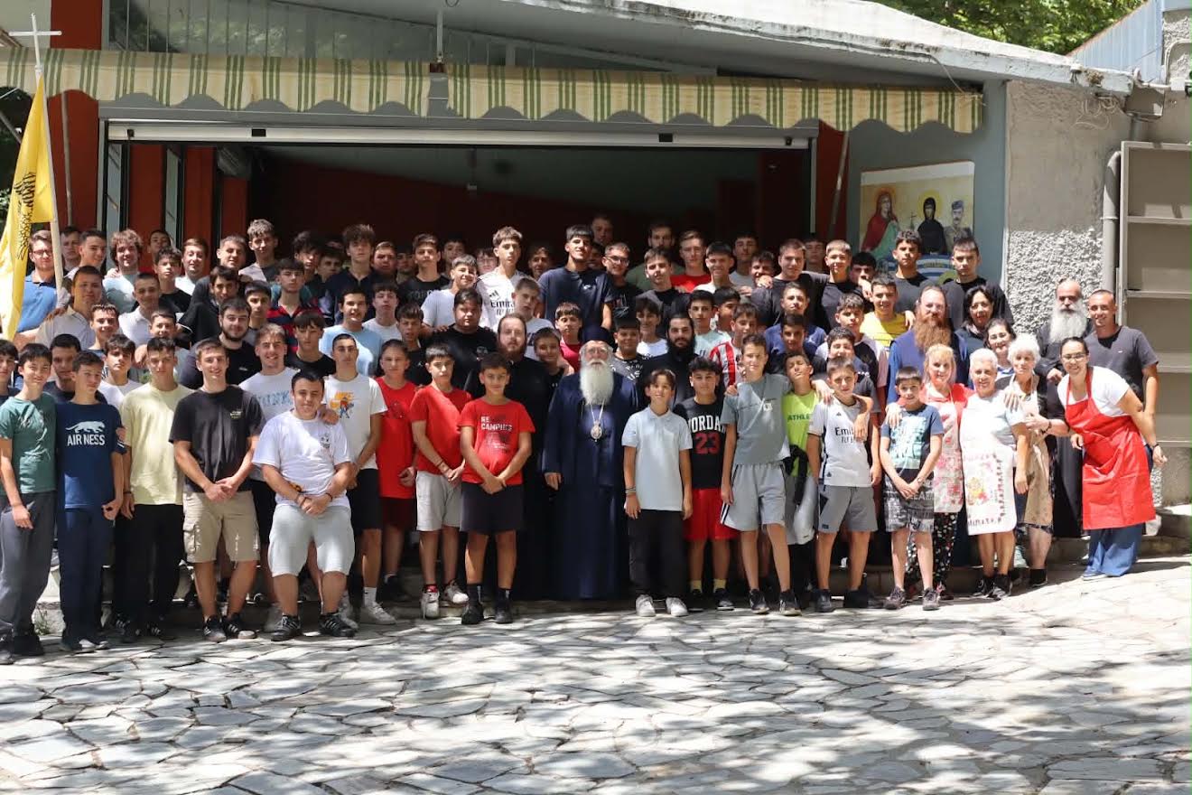 Νέα επίσκεψη του Μητροπολίτη στην κατασκήνωση του Αγ. Λαυρεντίου Πηλίου – “Το πιο σπουδαίο είναι να μαθαίνετε να μοιράζεστε”