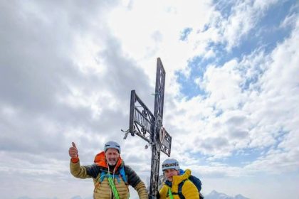 Στην κορυφή του Τσερβίνο (4.478 μ.) στα σύνορα Ιταλίας και Ελβετίας 4μελής ορειβατική ομάδα του ΕΟΣ Βόλου