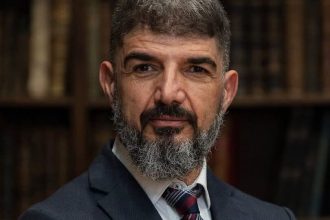 Δωρεά απινιδωτών σε όλα τα Δημοτικά Σχολεία του Δήμου Βόλου από την οικογένεια Σάββα και Νίτσας Μεντεκίδη