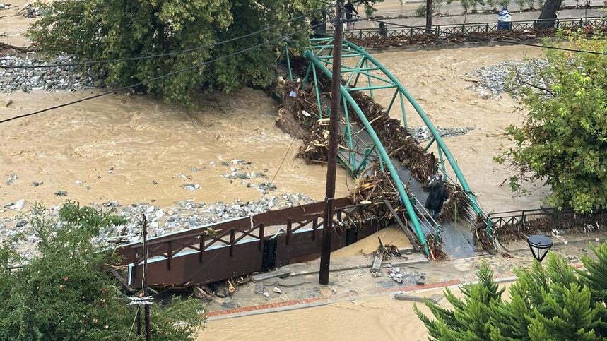 Ερώτηση δύο συμβούλων της μειοψηφίας Δήμου Βόλου για τις ξύλινες πεζογέφυρες στον Κραυσίδωνα