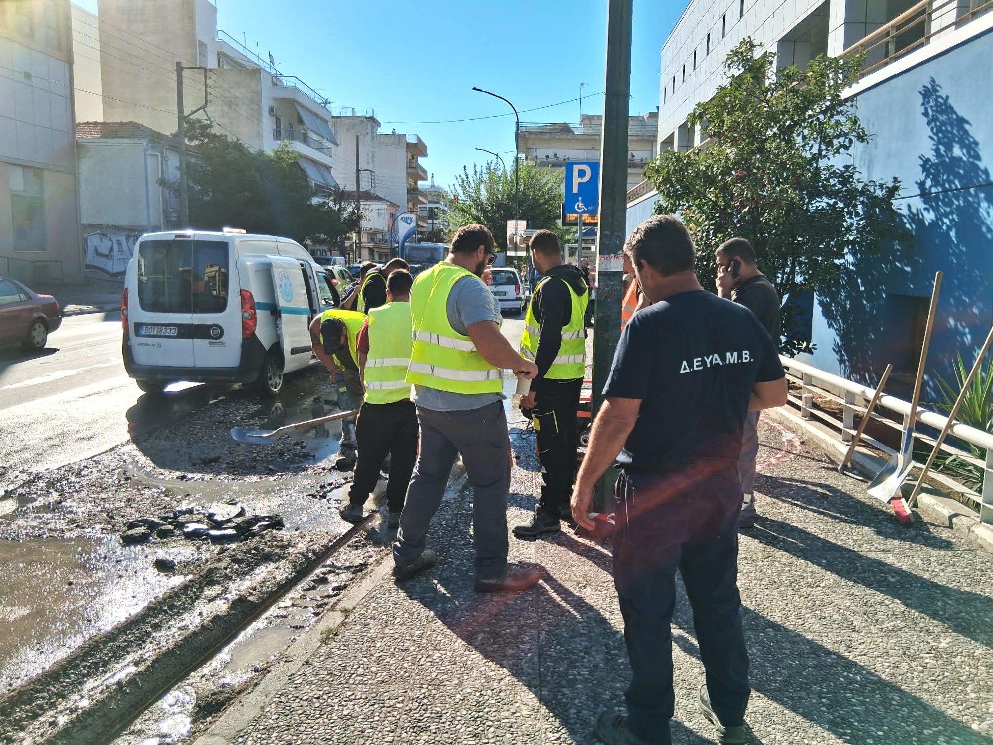 Μεγάλη ζημιά στο δίκτυο υδροδότησης Βόλου προκάλεσαν εργασίες οπτικών ινών στην περιοχή του Νοσοκομείου – Εντολή Μπέου για νομικές ενέργειες σε βάρος του εργολάβου
