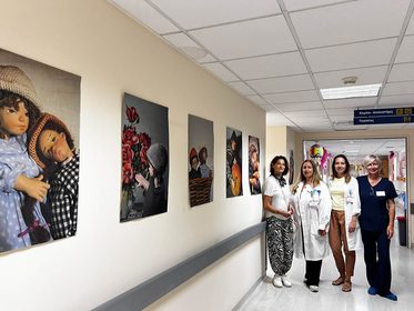 Πανέμορφες φωτογραφίες της δώρισε η Εύη Υφαντή στις Παιδιατρικές κλινικές Βόλου και Λάρισας – “Επιτέλους μια ευχή βρήκε τον σωστό δρόμο της”
