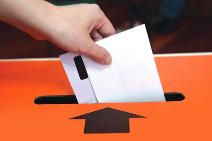 Δημοσκόπηση MARC: Αντιστέκεται στη φθορά η ΝΔ (30,4%), κλείνει η ψαλίδα ΕΛ.Α.Σ.-ΠΑΣΟΚ, εννιακομματική Βουλή