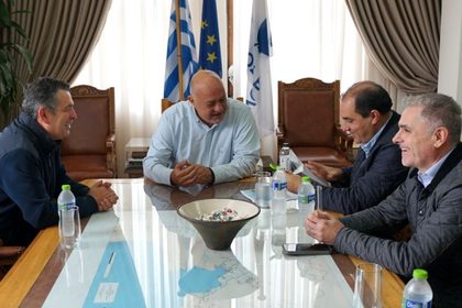 Συνάντηση του Δημάρχου Βόλου με τον Υφυπουργό Κλιματικής Κρίσης και Πολιτικής Προστασίας για τις ζημιές από την κακοκαιρία